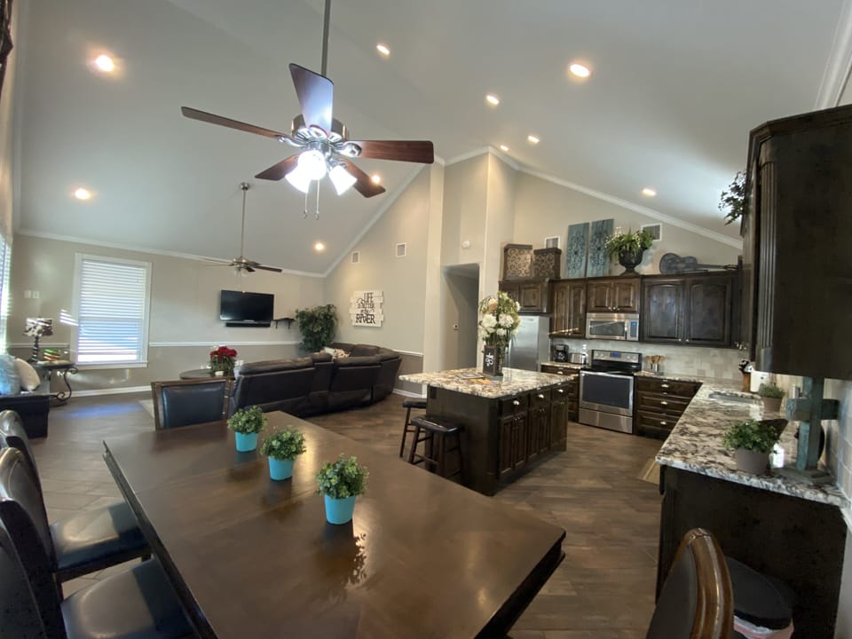 Dining area includes a 7.5 ft table with 6 chairs and 3 person bench seating