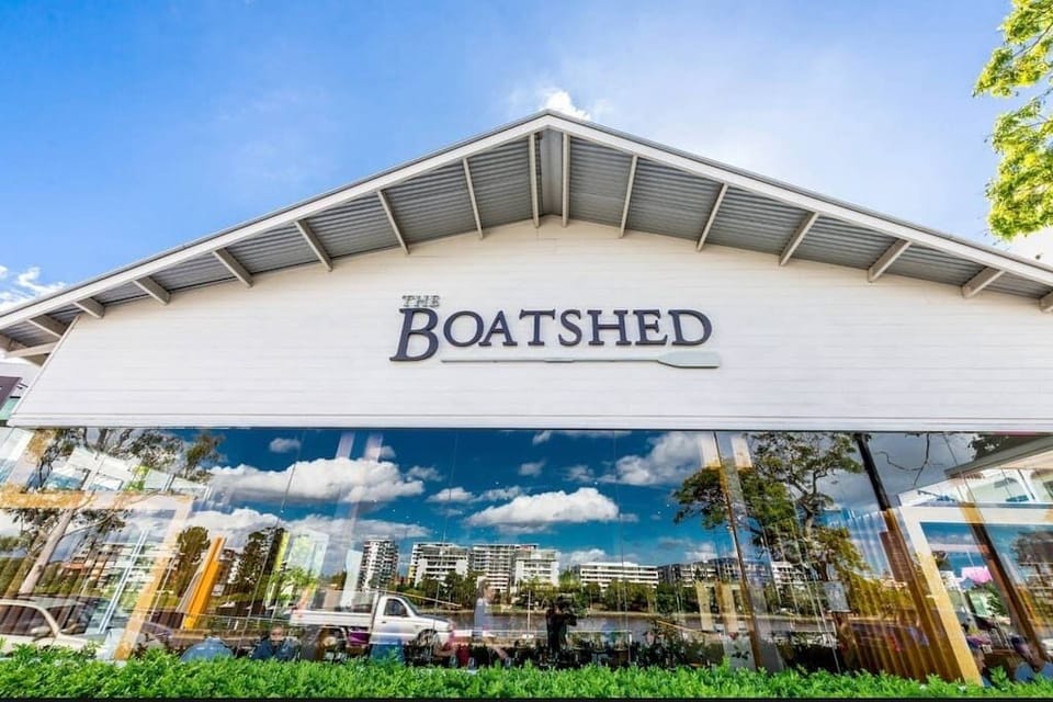 The Boatshed is around 900m away for riverside dining near Auchenflower.