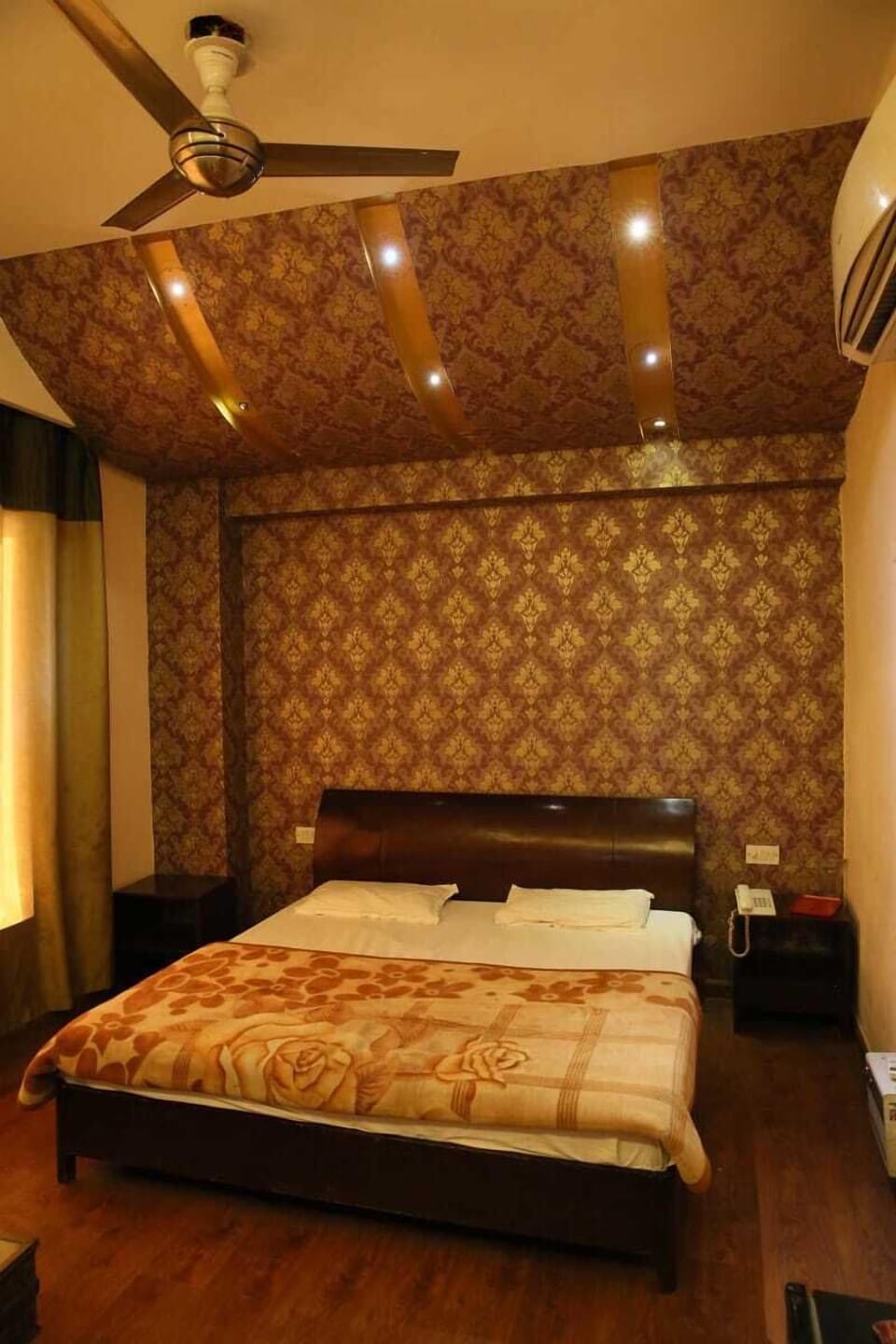 Deluxe Room, 1 Double Bed, Non Smoking | Desk