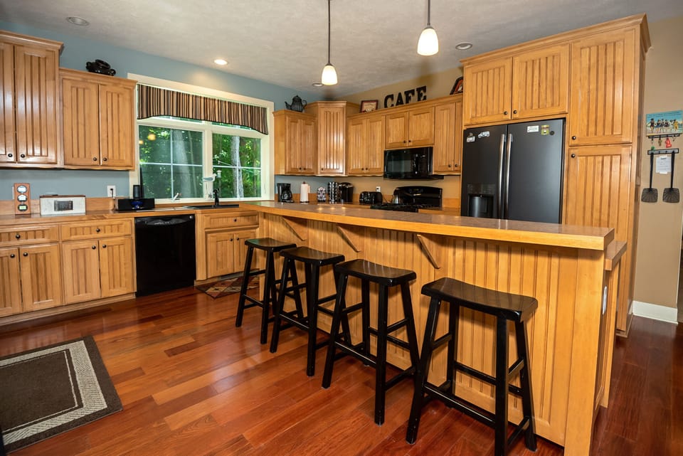 kitchen, eating area on island