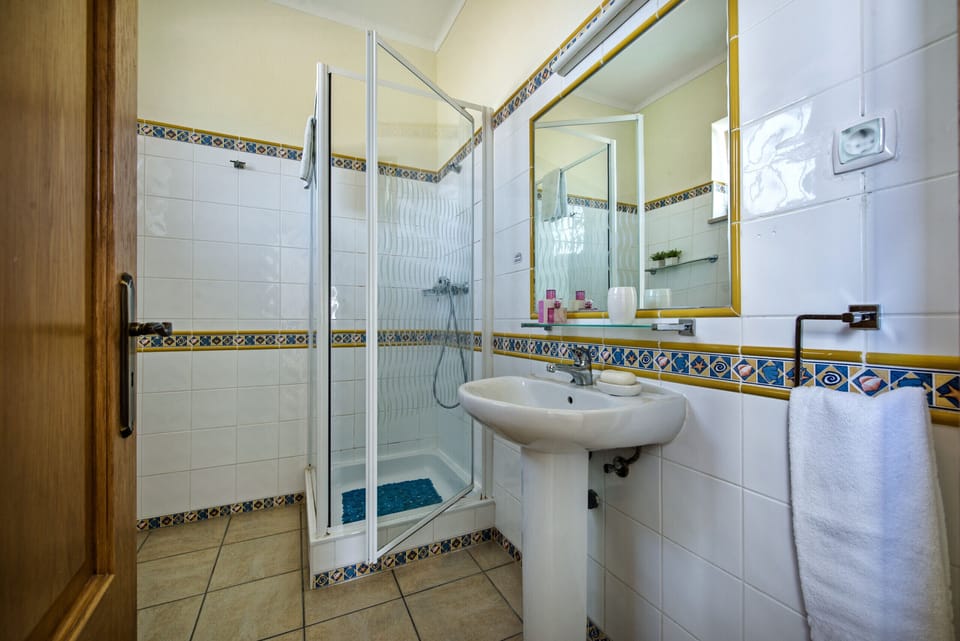 1st floor - Bathroom with shower and toilet