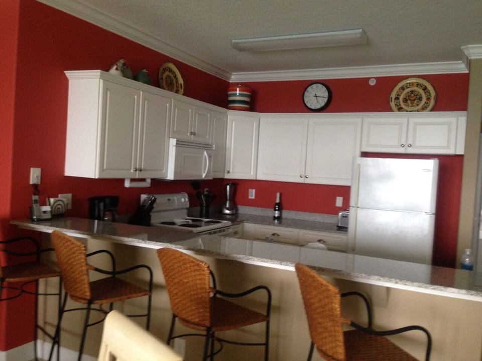 Kitchen and breakfast bar