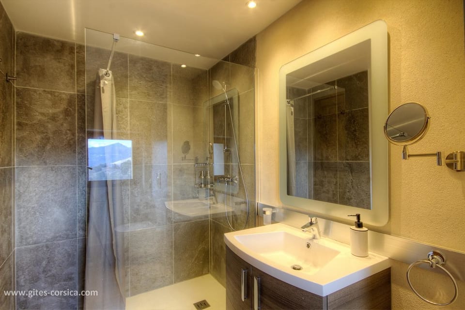 Grand Double Room, 1 Queen Bed, Mountain View | Bathroom | Shower, hair dryer, towels