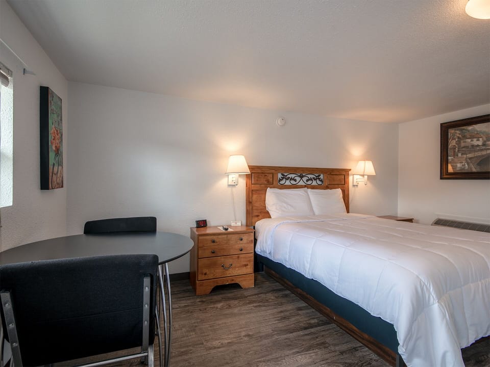 Basic Single Room | Individually decorated, individually furnished, blackout drapes