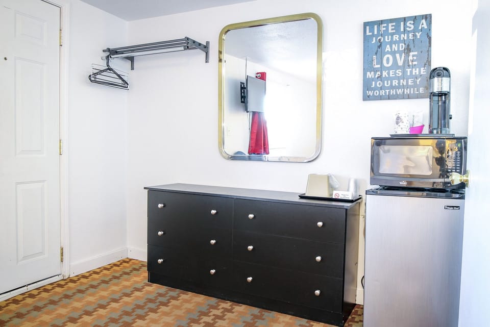 Basic Double Room | Individually decorated, individually furnished, blackout drapes