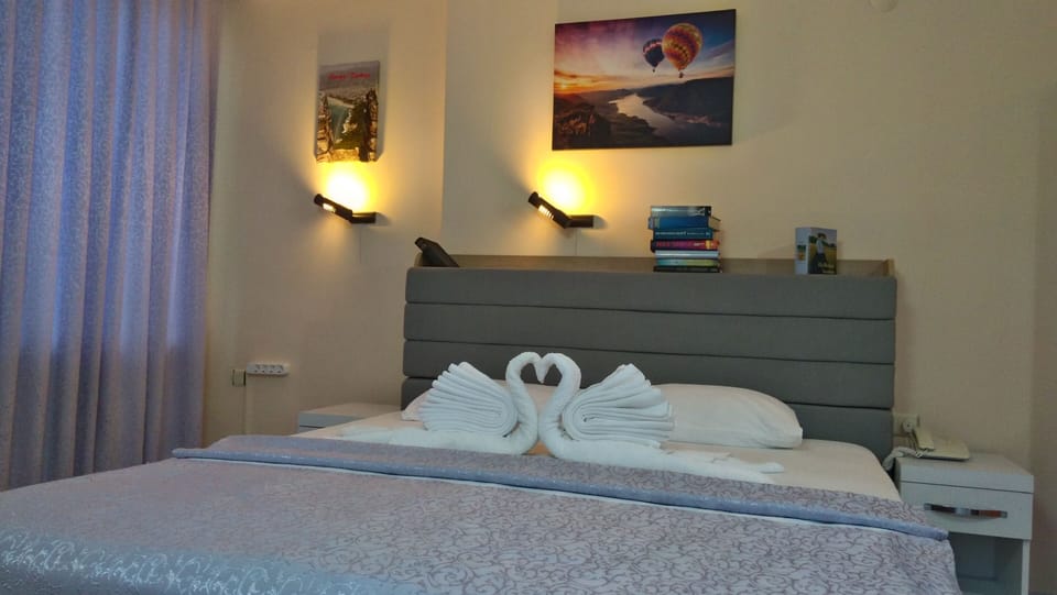 Standard Double Room, Non Smoking | Minibar, in-room safe, desk, iron/ironing board