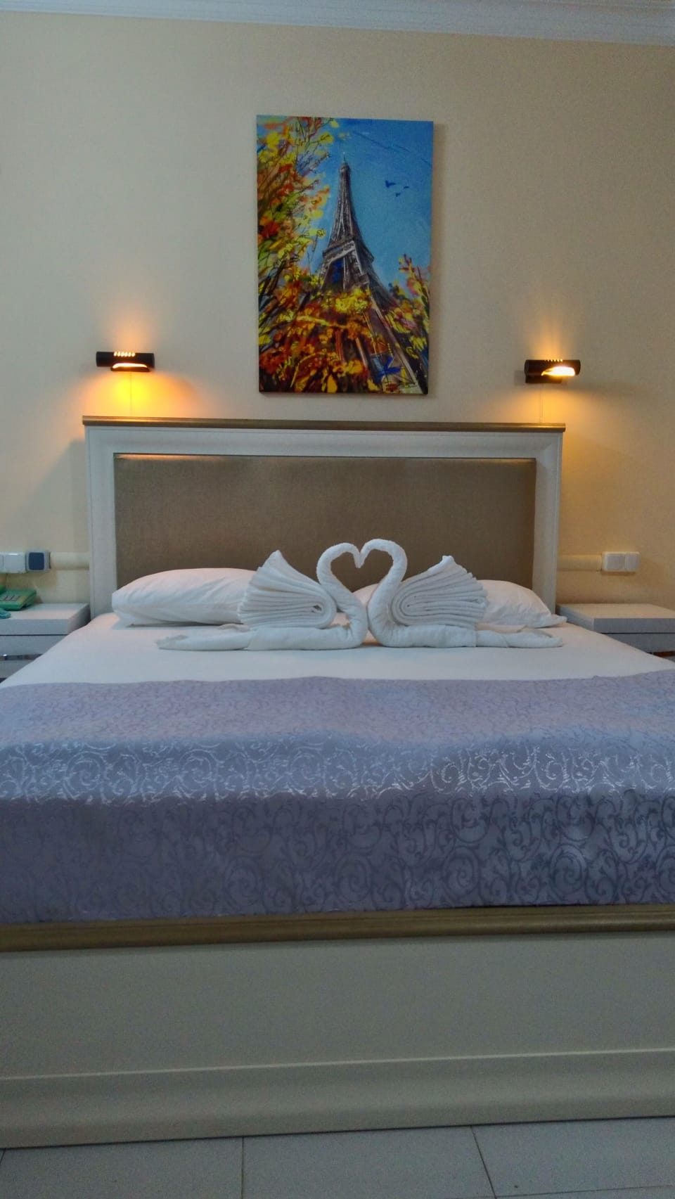 Standard Double Room, Non Smoking | Minibar, in-room safe, desk, iron/ironing board