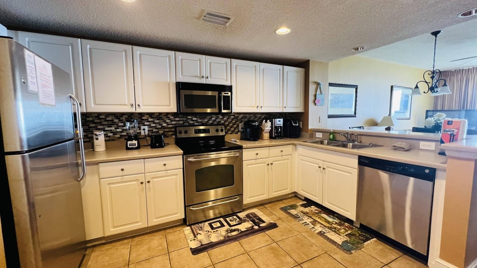 The spacious kitchen 