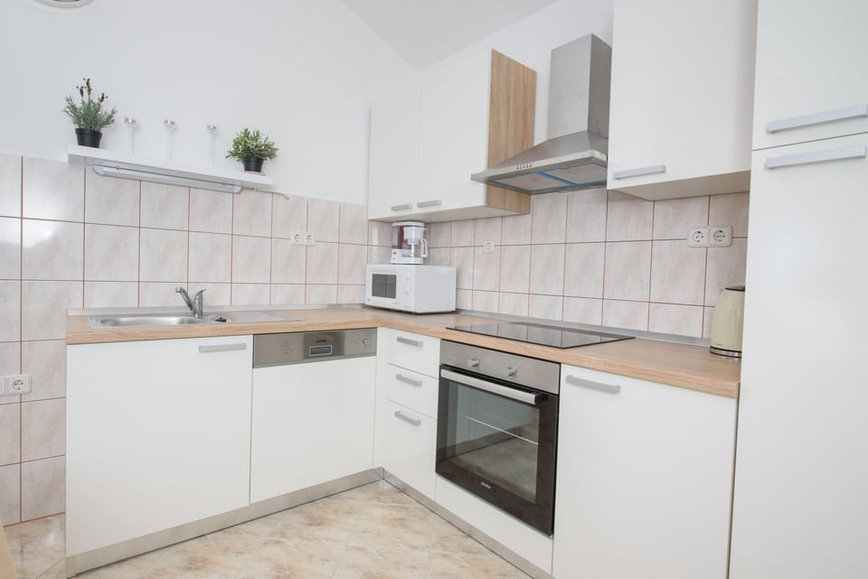 Apt 2 kitchen
