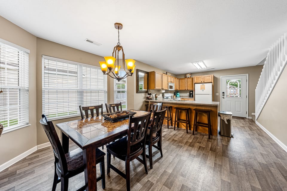 Dining/kitchen