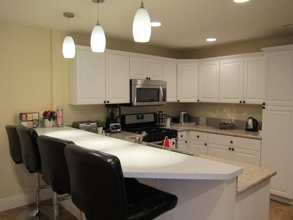 Bar seating in the kitchen, great for breakfast time!