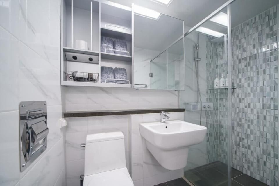 Standard Triple Room | Bathroom | Shower, hair dryer, slippers, towels