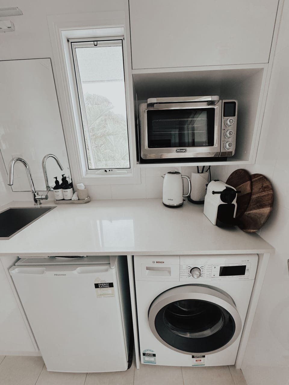 Kitchenette. Washing machine, Multifunction Oven with air fryer, microwave above