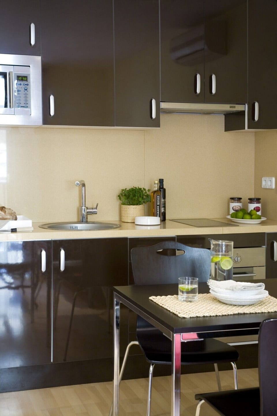 Fully equipped kitchen office in nice apartment in Sant Antoni area, Barcelona