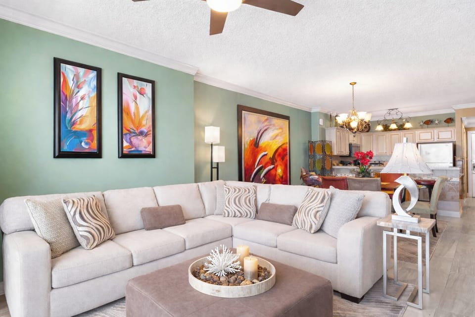 Living Room w/Kitchen View