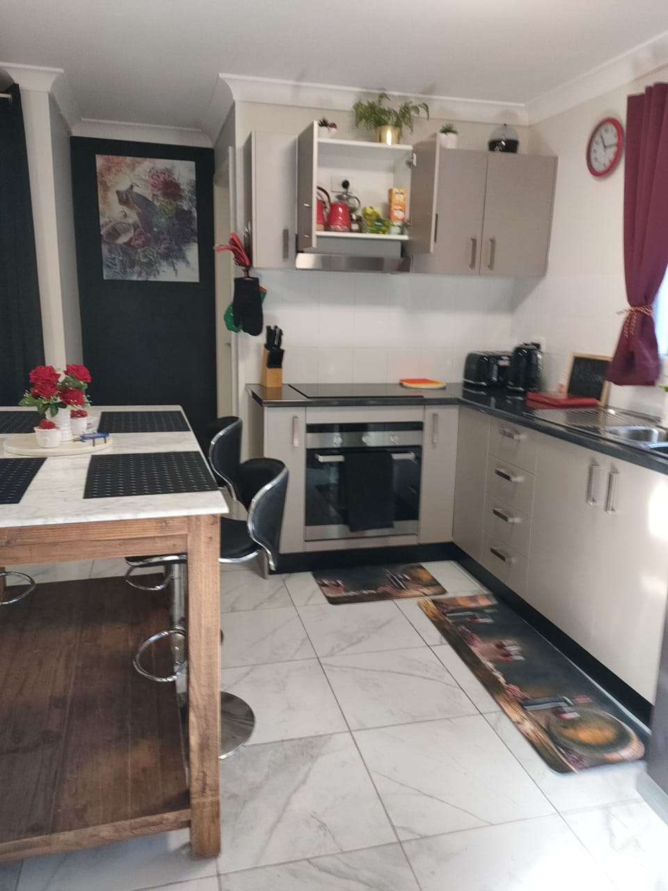 Fully equipped kitchen with many extras