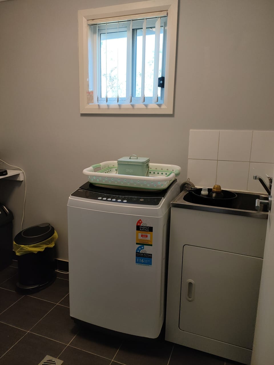 Automatic washing machine and detergent and fabric softener is supplied