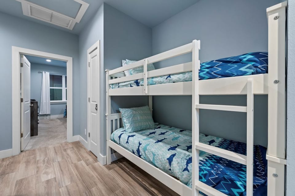 26 Koastal Kabana Built-in Hallway Bunks