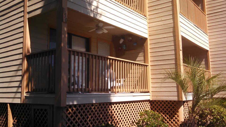 End unit provides a nice breeze on the deck.