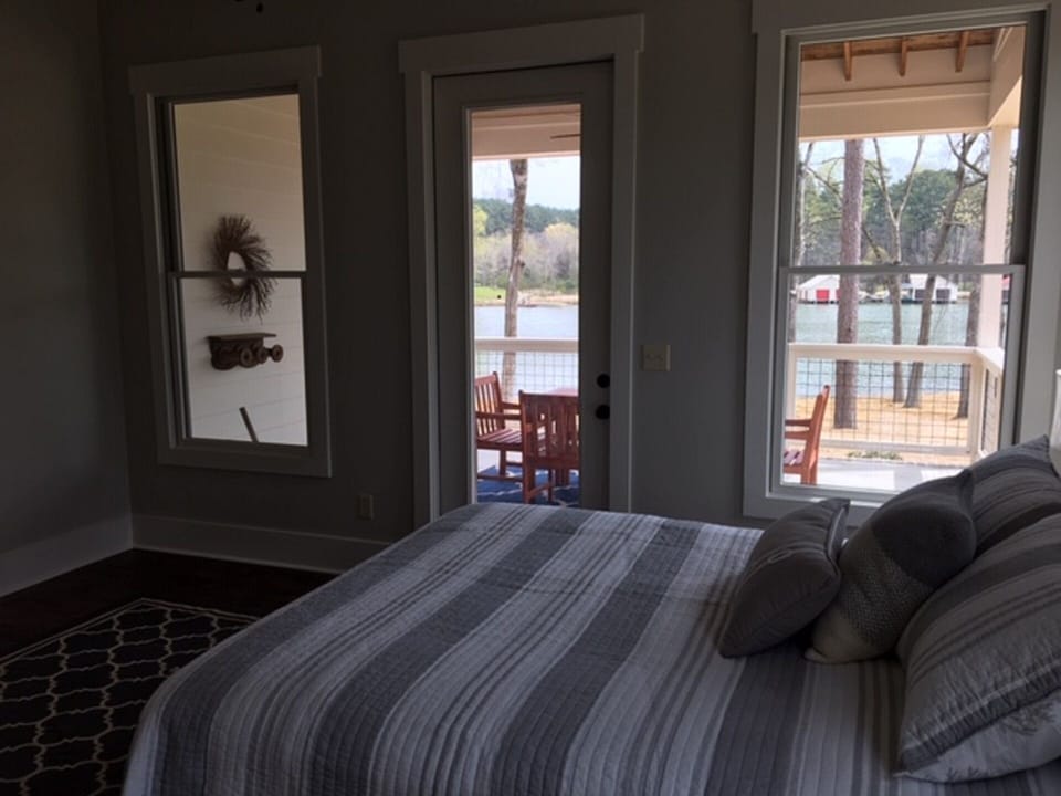 Guest room - has access to covered porch