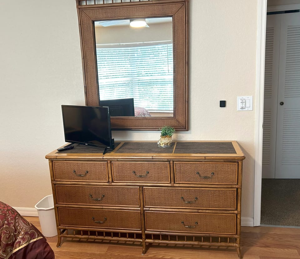 Master upstairs bedroom - large drawer set with mirror and tv