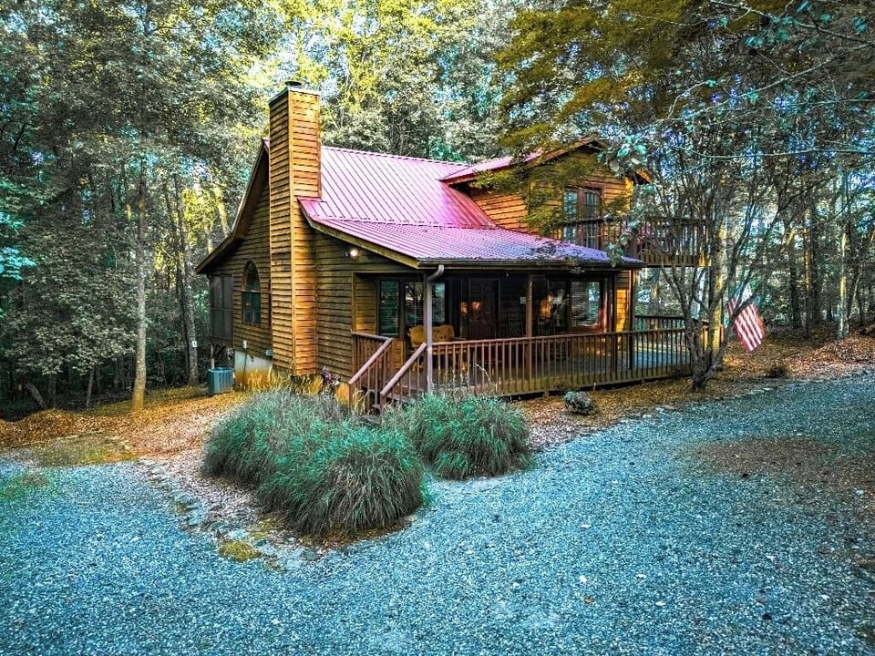 "SAUTEE WOODS" Cabin