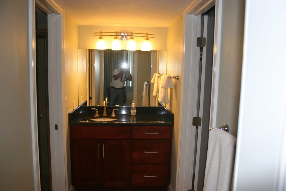 Master bedroom auxiliary sink & walking closet