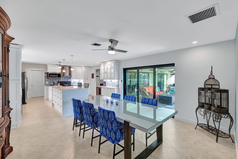 Always with a view to the outdoor pool or open the sliding pocket doors.