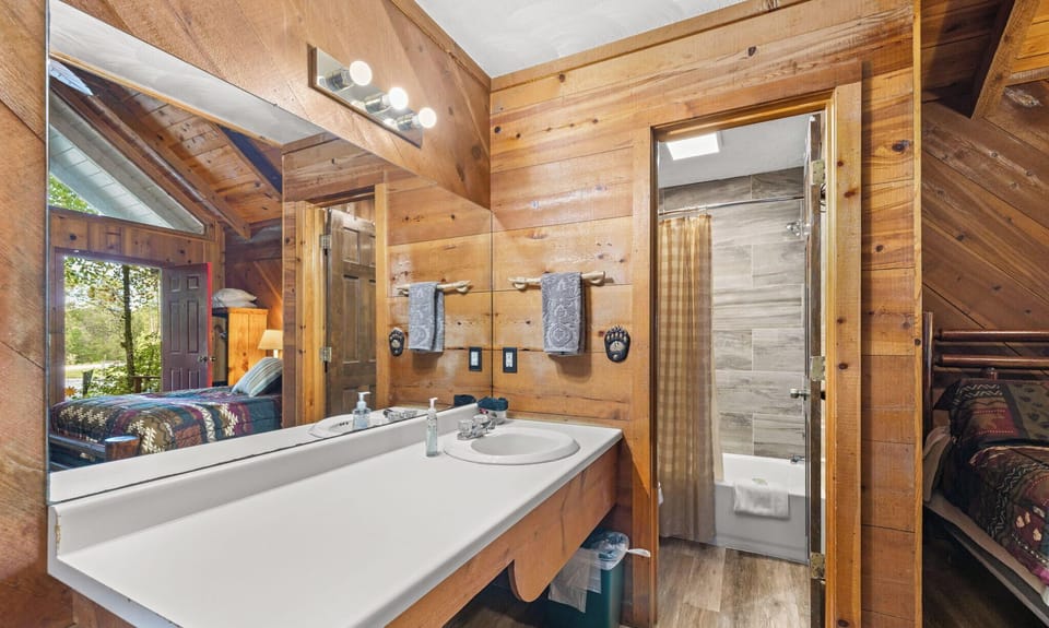 Bath sink and bathroom