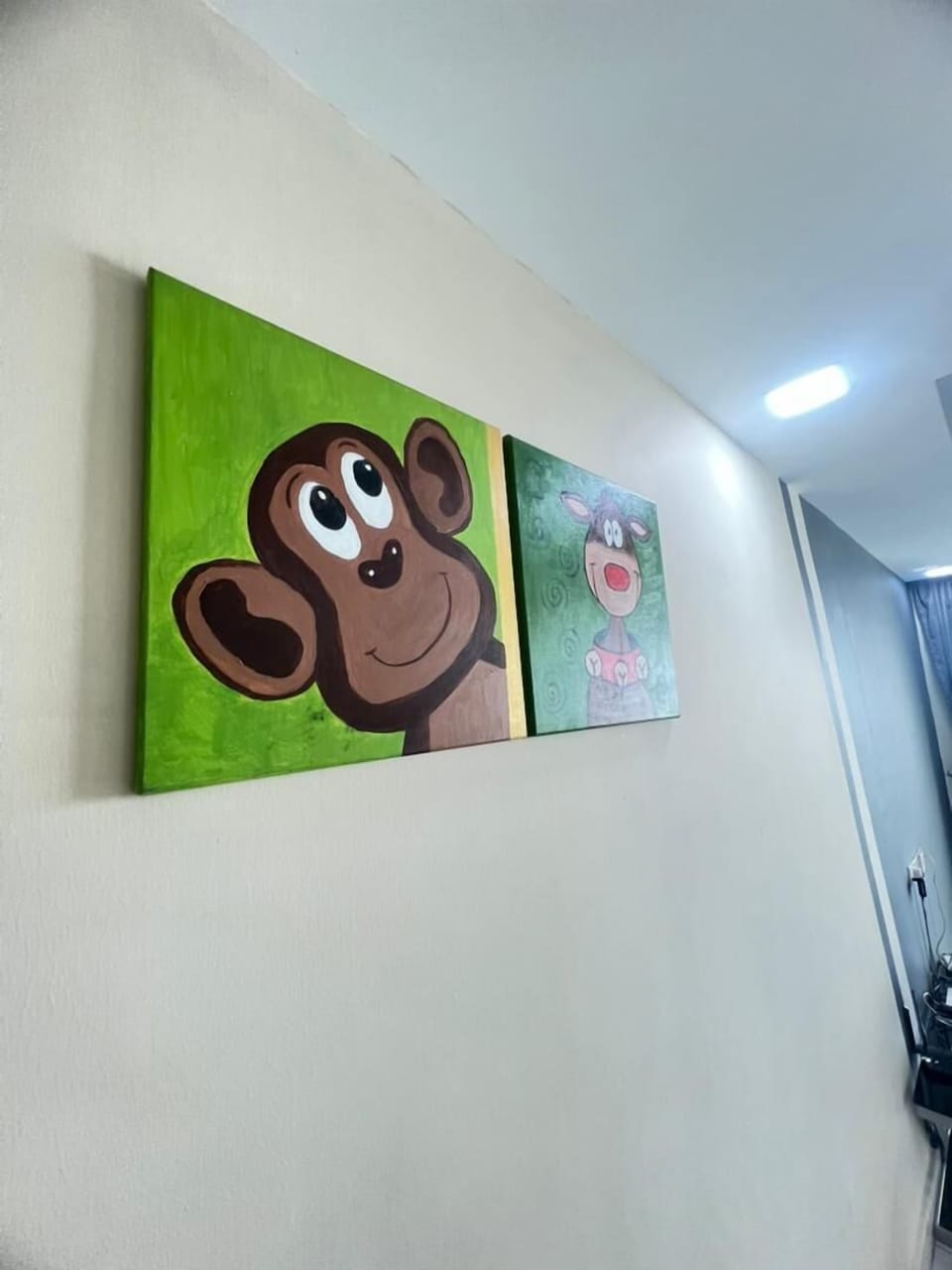 Near Mount Austin: Modern Suites 3BR Apt (5Pax) | Living area | Flat-screen TV