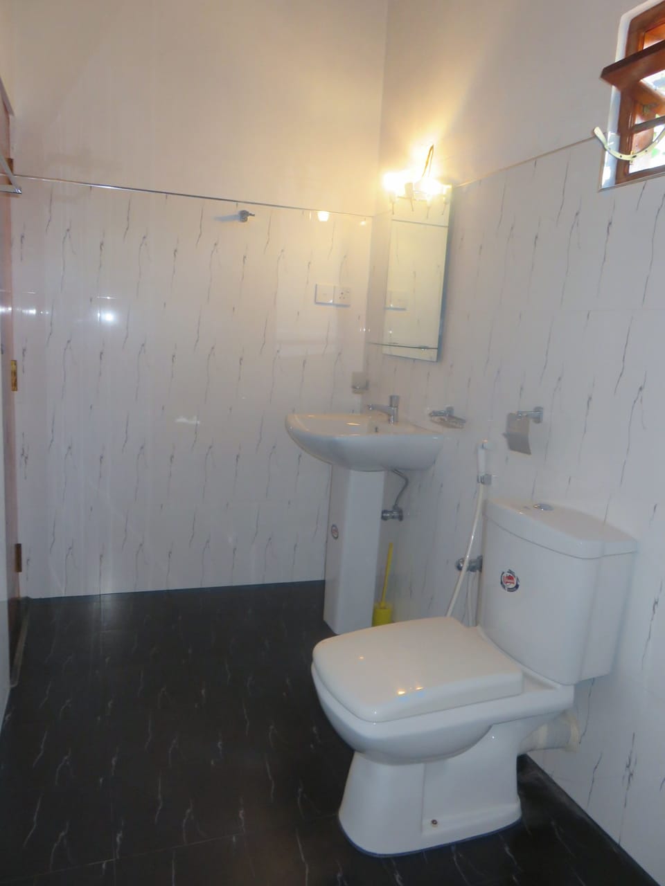 Family Room, Non Smoking | Bathroom | Shower, rainfall showerhead, towels