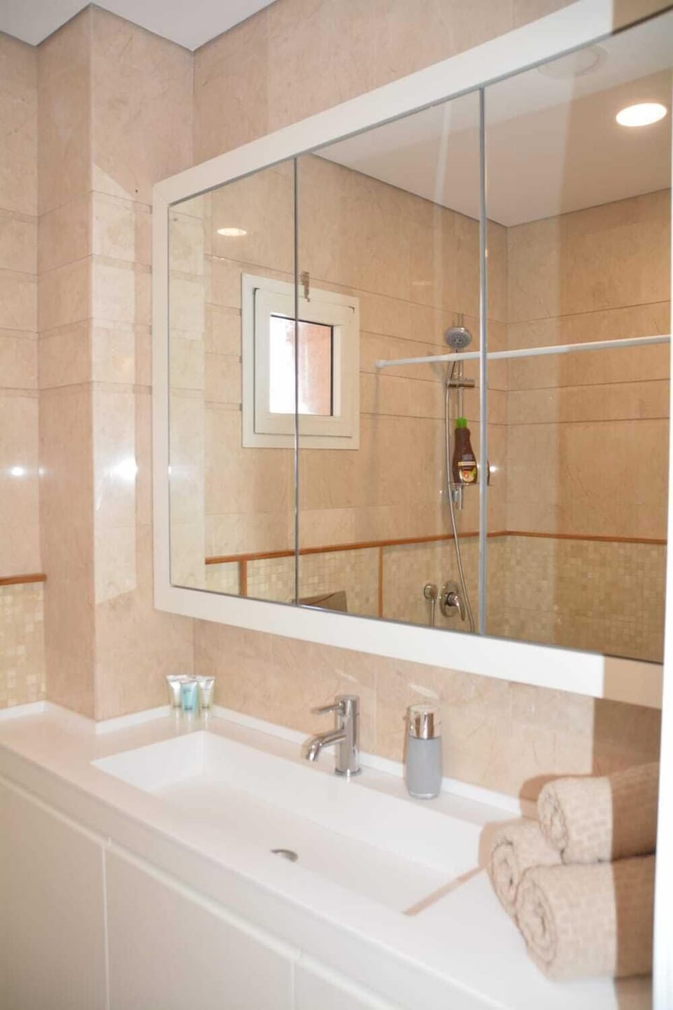 Renovated White 3BD next to Beach - Pool Apartment in Eilat