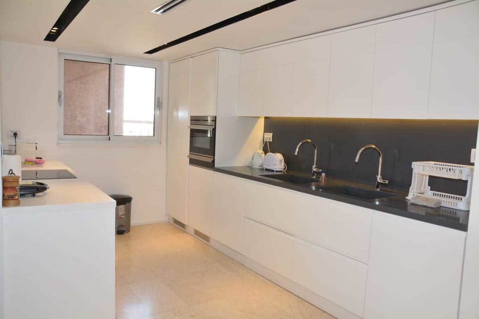 Apartment, 3 Bedrooms | Private kitchen | Full-size fridge, microwave, oven, stovetop