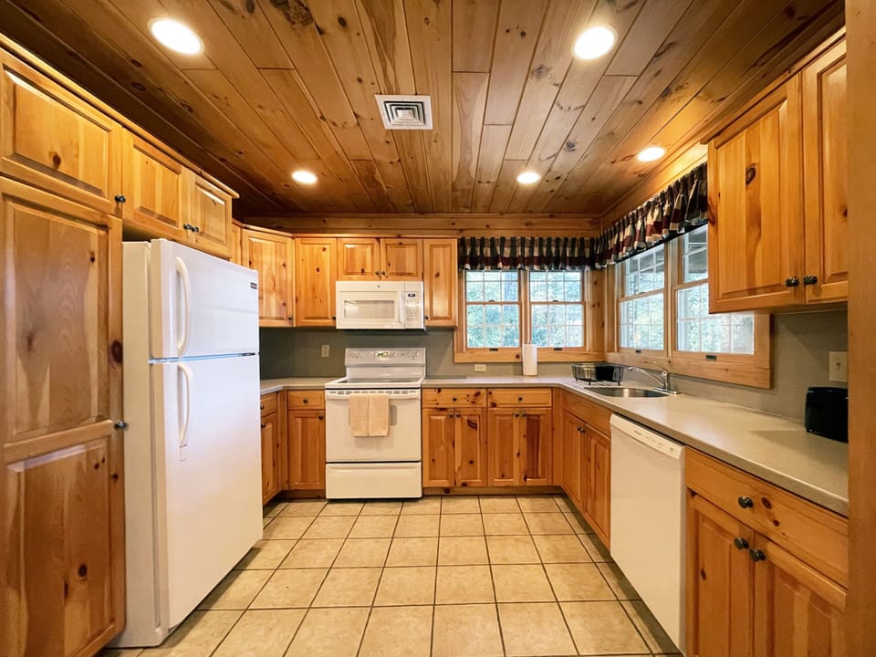 Fridge, microwave, coffee/tea maker, toaster