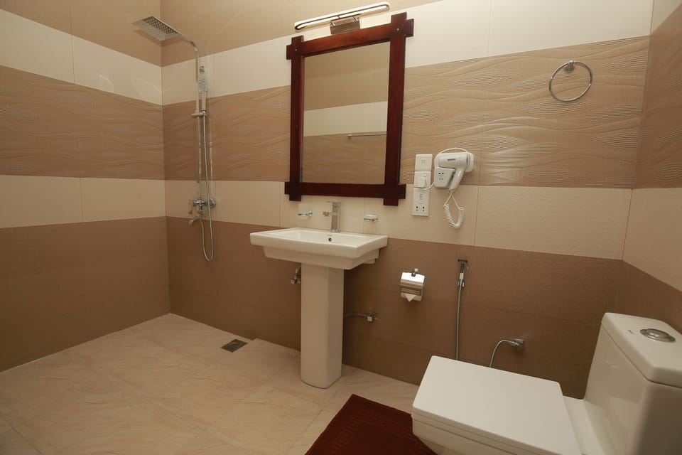 Deluxe Triple Room, Non Smoking | Bathroom | Shower, rainfall showerhead, free toiletries, hair dryer