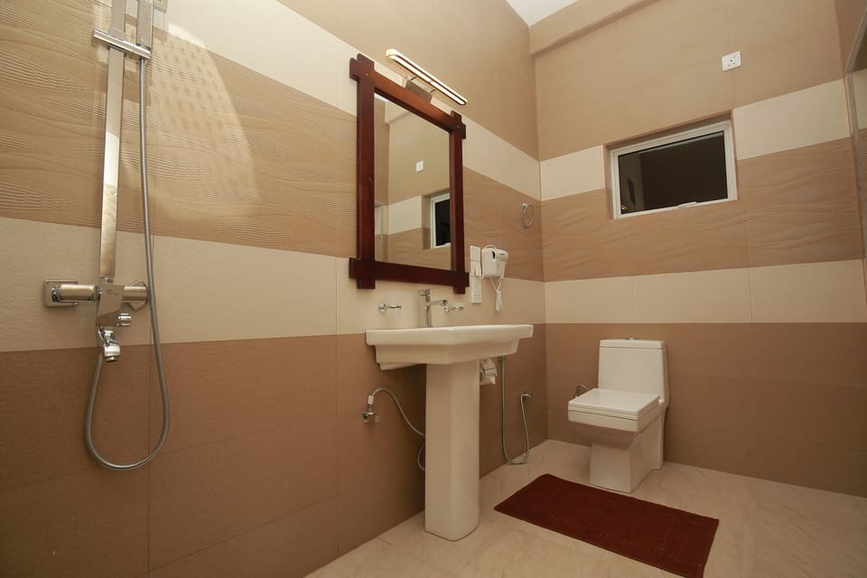 Family Room, Non Smoking | Bathroom | Shower, rainfall showerhead, free toiletries, hair dryer