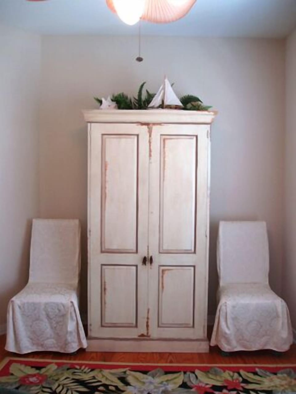3rd bedroom has TV armoire & chairs that can be used for extra seating.