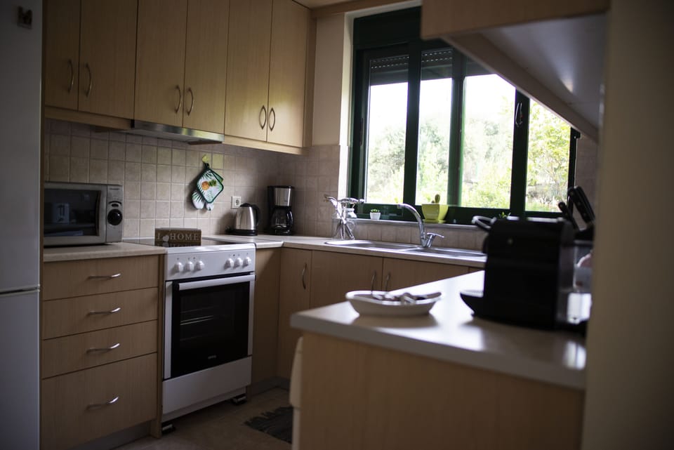 THE FULLY EQUIPPED KITCHEN