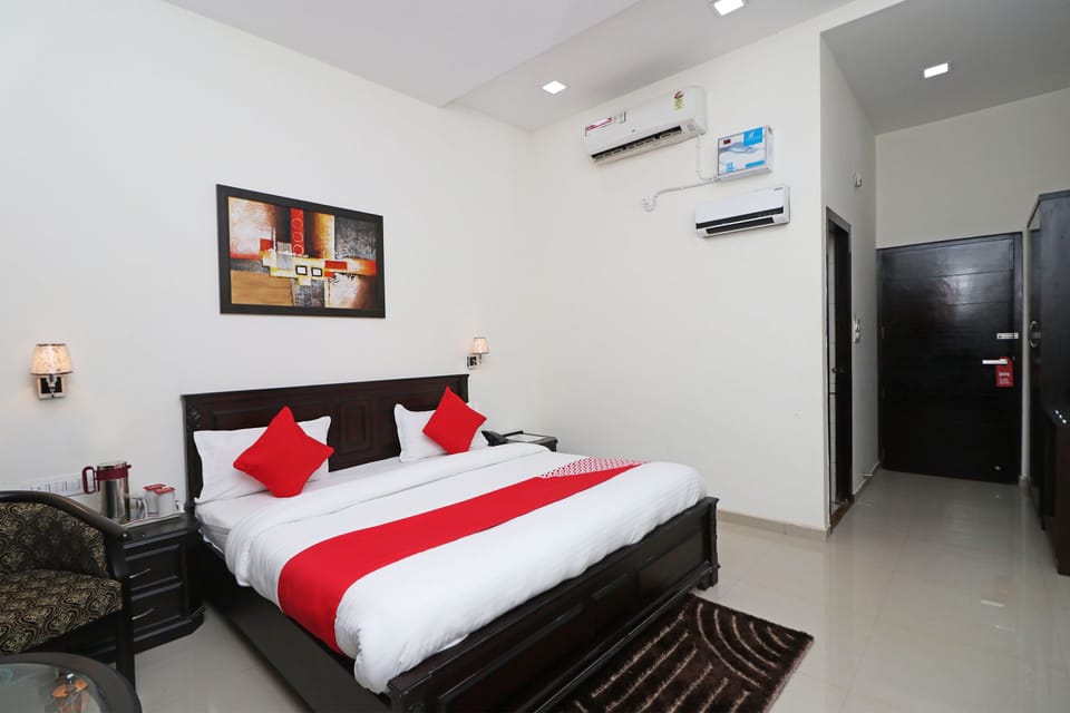 Standard Double Room, 1 Double Bed, Non Smoking | Desk, free WiFi