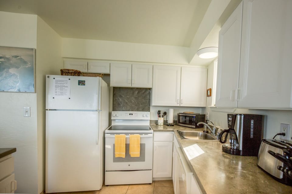 Check out your culinary skills in this fully equipped kitchen