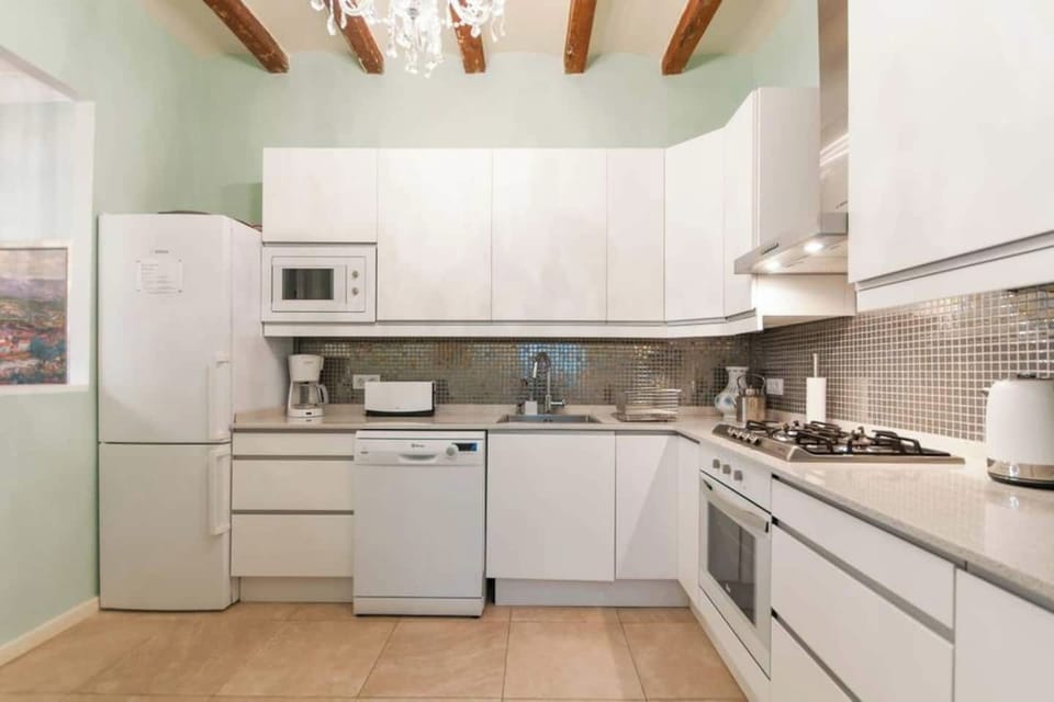 Fully stocked kitchen