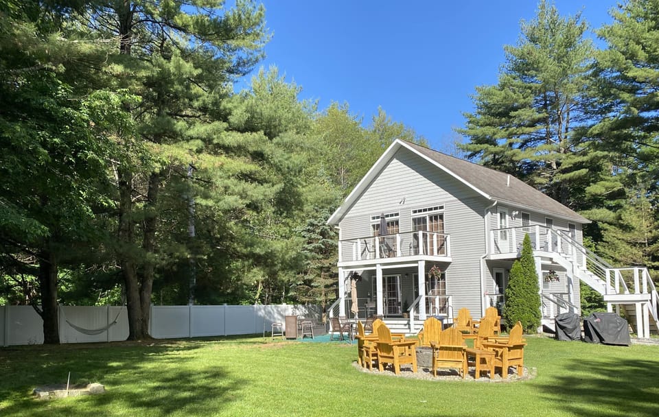 Hammock, patio,
Fire pit, horseshoes and deck