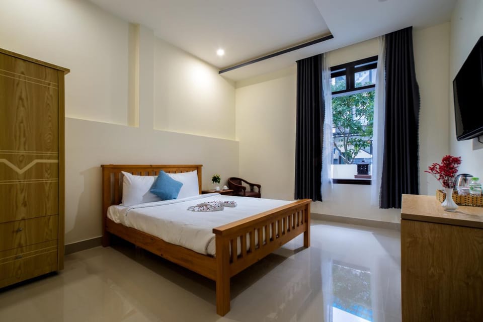 Minibar, desk, soundproofing, free WiFi