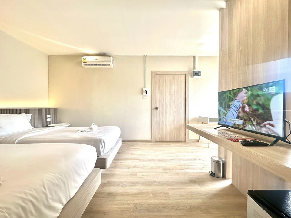 Deluxe Triple Room | Blackout drapes, soundproofing, WiFi (free), bed sheets