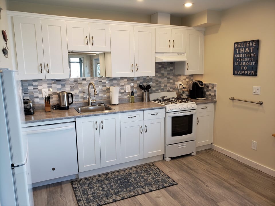 Full kitchen