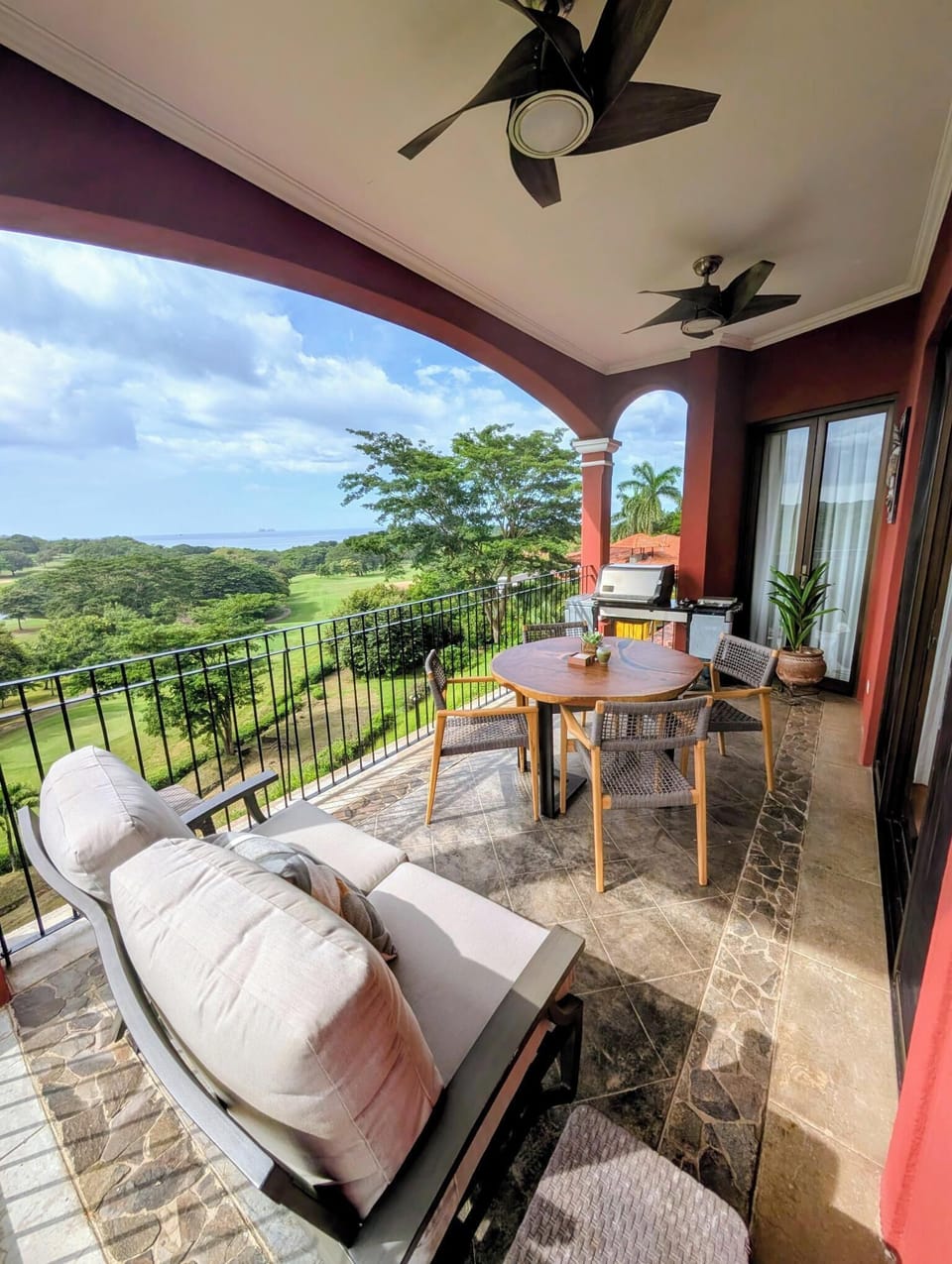 Balcony with great ocean views!
