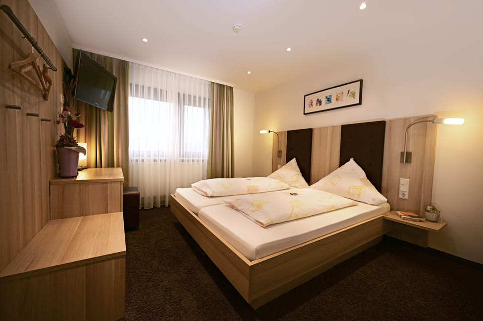 Double Room | Blackout drapes, free WiFi, bed sheets