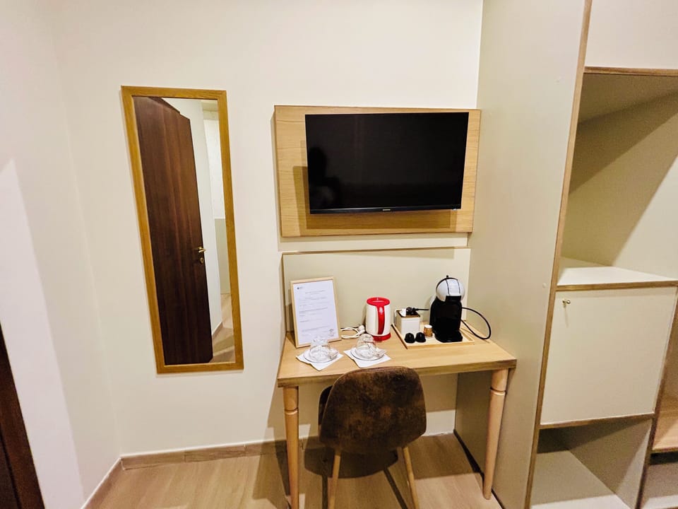 Deluxe Double or Twin Room (Flavia) | Coffee and/or coffee maker