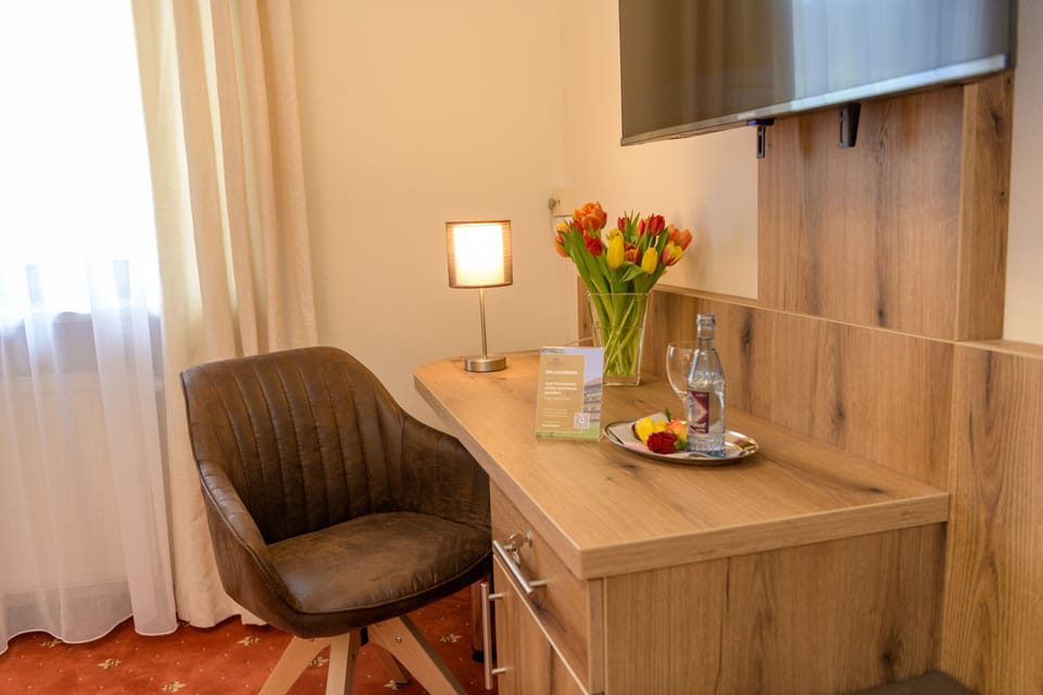 Single Room | Desk, blackout drapes, free WiFi, bed sheets