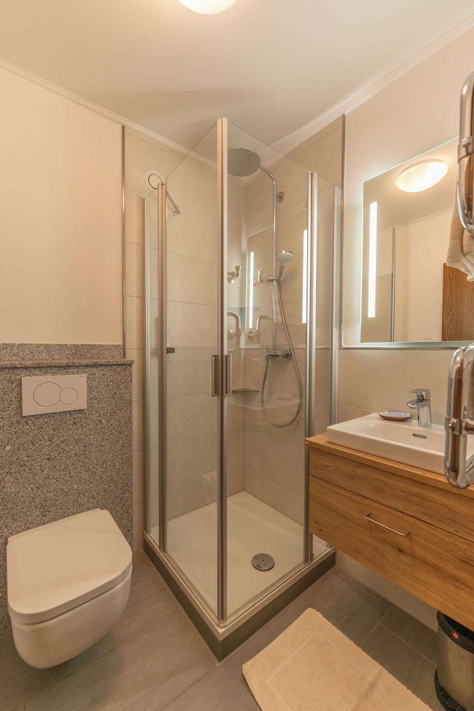 Shower, free toiletries, hair dryer, towels